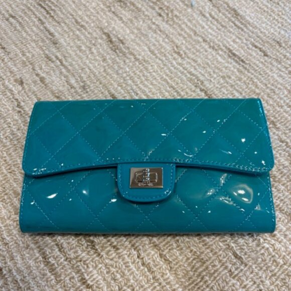 Chanel Wallet - Picture 1 of 16